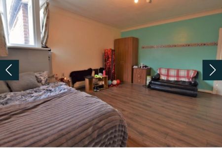 6 Bed - Haddon Hall, Bankfield Road, Burley, Leeds - LS4 2JT - Student - Photo 2