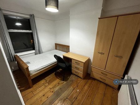 4 bedroom terraced house to rent - Photo 4