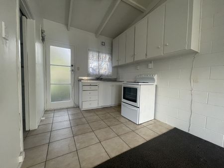 Tidy Bedsit - Convenient Location - Photo 4