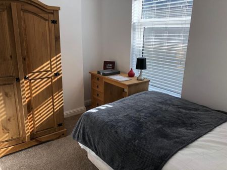 5 bedroom terraced house to rent - Photo 2