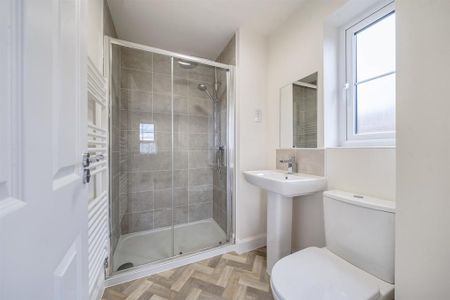 4 bedroom semi-detached house to rent - Photo 5