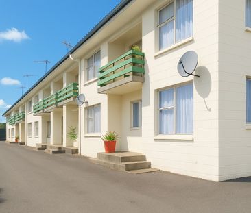 This unit has undergone renovations recently, including a new kitch... - Photo 4