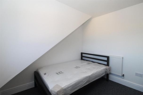 8 bedroom house to rent - Photo 1