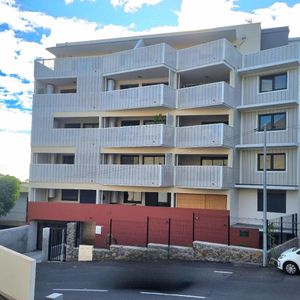 Location Appartement 3 pièces 71m² STE CLOTILDE 97490 - Photo 2