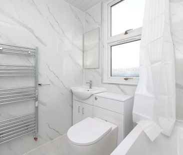 5 bedroom semi-detached house to rent - Photo 2