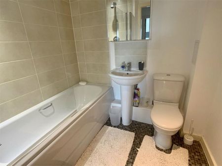 2 bedroom penthouse to rent - Photo 4