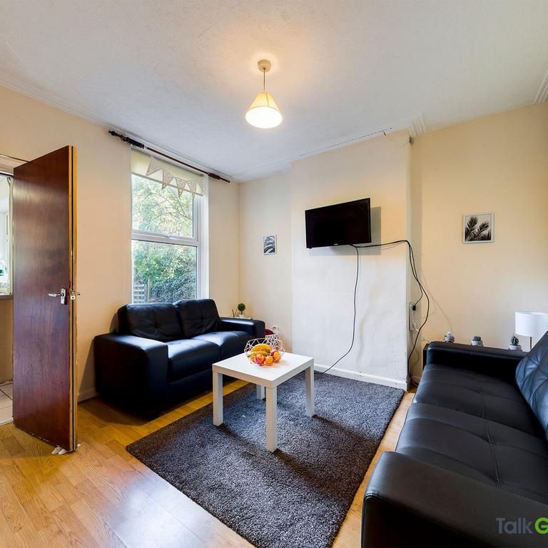 5 bedroom house to rent - Photo 1