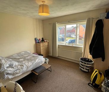 1 bedroom in a house share to rent - Photo 2