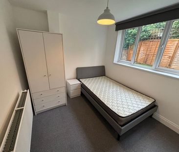 Room in a Shared Flat, Endlesham Road, SW12 - Photo 6