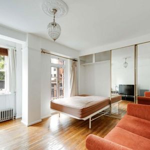 Studio Flat, Neville Court, NW8 - Photo 2