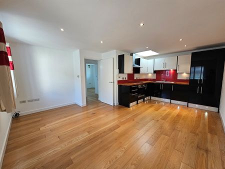 Gilberts Lane, Swindon, Highworth - Photo 5