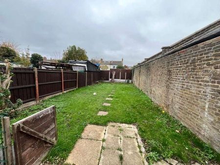 Ilfracombe Road, Southend-on-sea, Essex, SS2 - Photo 2