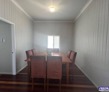 Lovely 3 Bedroom 2 Bathroom Furnished Home - Photo 6