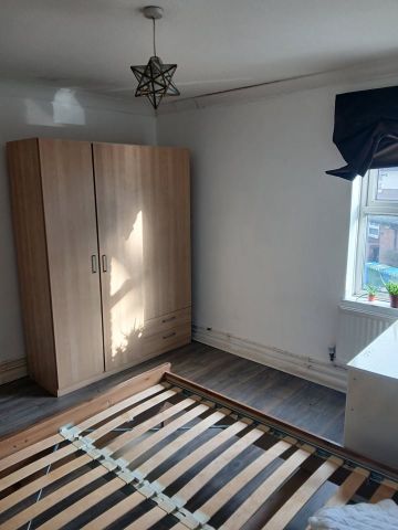 3 Bed Terraced House, Benwick Close, SE16 - Photo 5