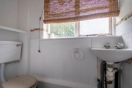 2 bedroom semi-detached house to rent - Photo 2