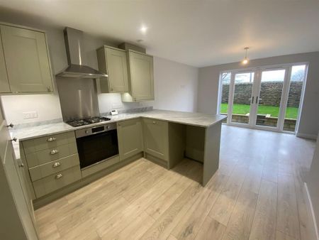 3 bedroom semi-detached house to rent - Photo 3