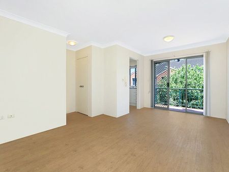 Renovated 1 bedroom Unit with Large Balcony - Photo 4