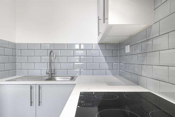 Bader Gardens, Slough, SL1 - Photo 1