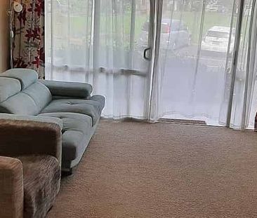 Lovely Fully Furnished Apartment with Pool and Gym - Photo 3