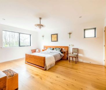 A unique and beautifully finished, architect designed home. - Photo 2