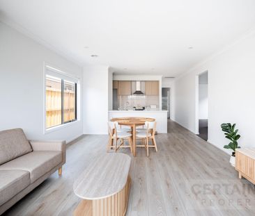 Brand-New Modern Co-Living Home – Private Ensuite Room Available - Photo 2