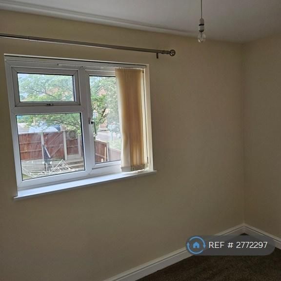 2 bedroom end of terrace house to rent - Photo 1