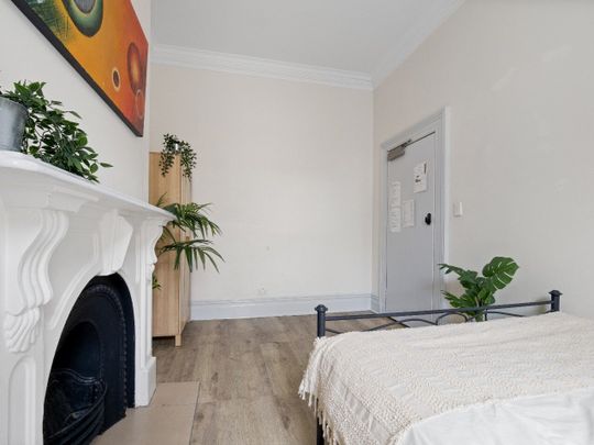 Redfern - Photo 1