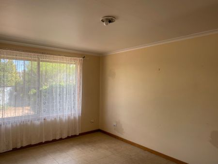 Unit 1&sol;79 Conroy St&comma; Port Augusta - Photo 2