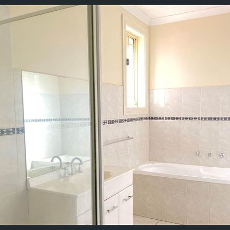 Cosy & Convenient- Great Location! - Photo 3