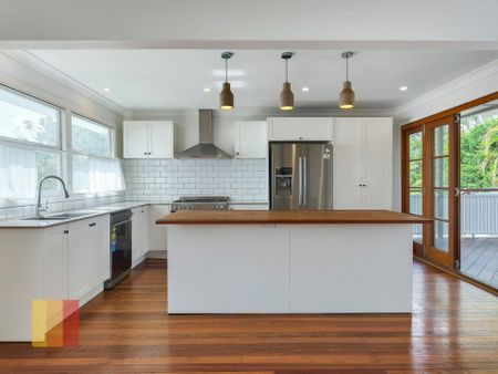 AIR CONDITIONED 3 BEDROOM HOME IN CENTRAL LOCATION - Photo 4