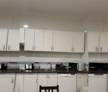 Room in a shared 7-bedroom apartment for rent in Palacio, Madrid - Photo 4