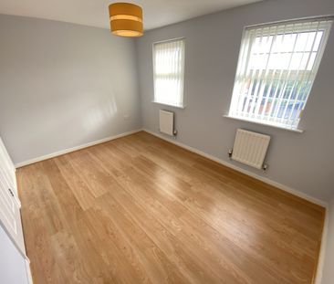 A 4 Bedroom Terraced - Photo 4