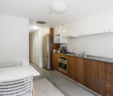 Stylish, fully-furnished loft-style apartment on the Harbour - Photo 6