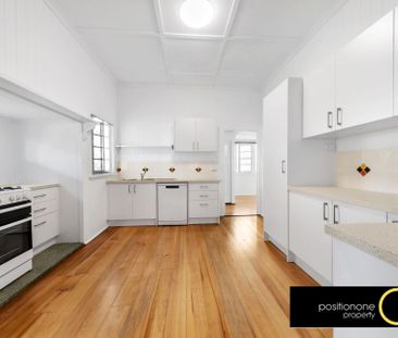 Charming Queenslander With Exceptional Space & Lifestyle Convenience - Photo 2