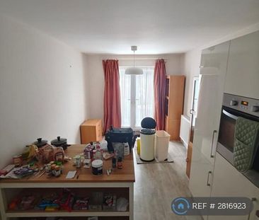 3 bedroom semi-detached house to rent - Photo 5