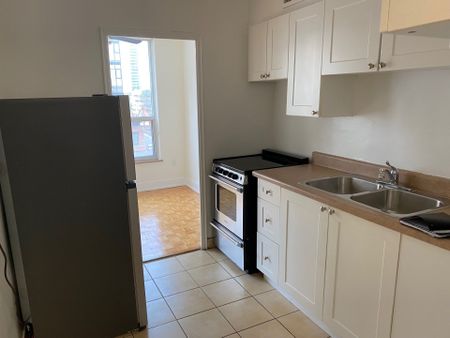 For Lease - 133 Erskine Avenue Unit# 701, Toronto, Ontario - Photo 3