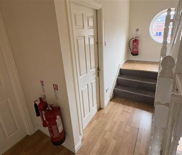 Apt 8 Fitzwilliam Square, off Rugby Avenue , Belfast, BT7 1JH - Photo 5