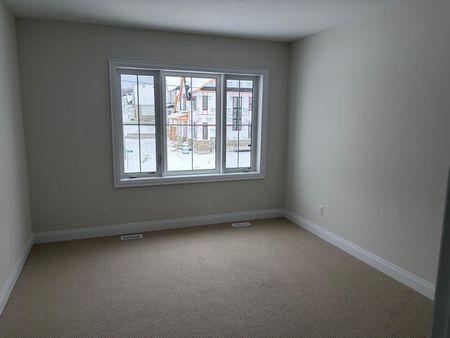 For Lease - 92 PEARSALL Place, Oro-Medonte, Ontario - Photo 2