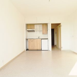 NANCY RUE JACQUINOT BEAU STUDIO DE 23 M2 AVEC EMPLACEMENT DE PARKING - Photo 2