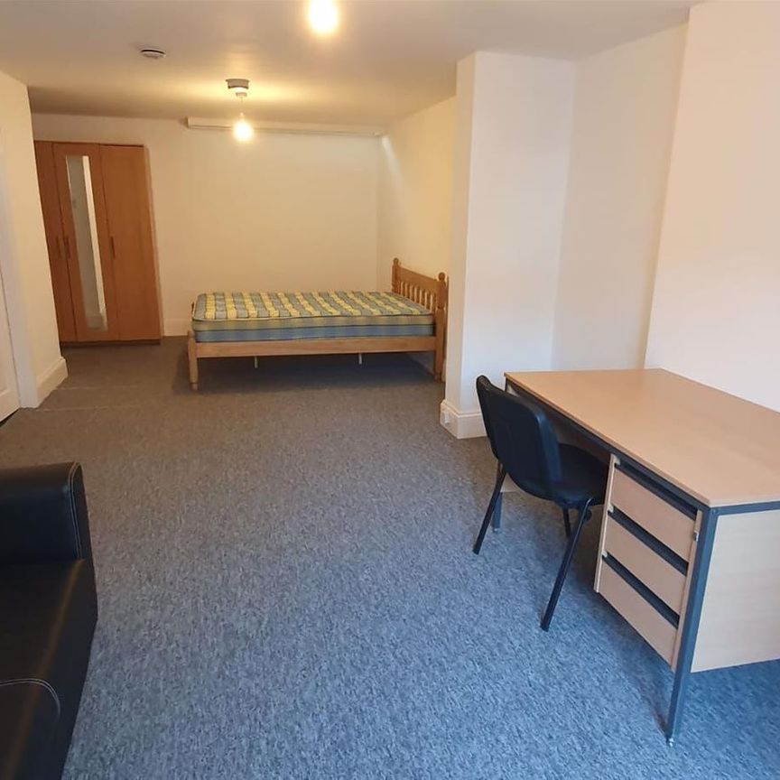 Johnny Ball Lane, Bristol - Photo 1