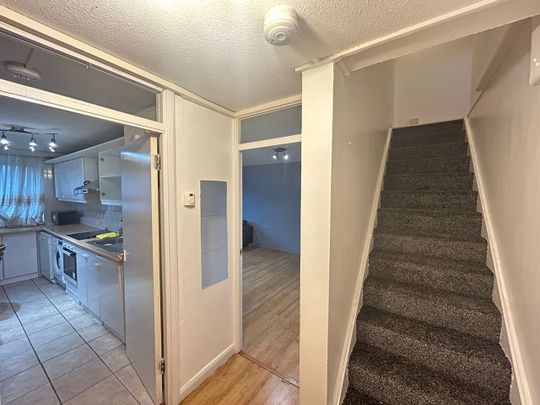 2 Bed Flat, Martlesham, N17 - Photo 1