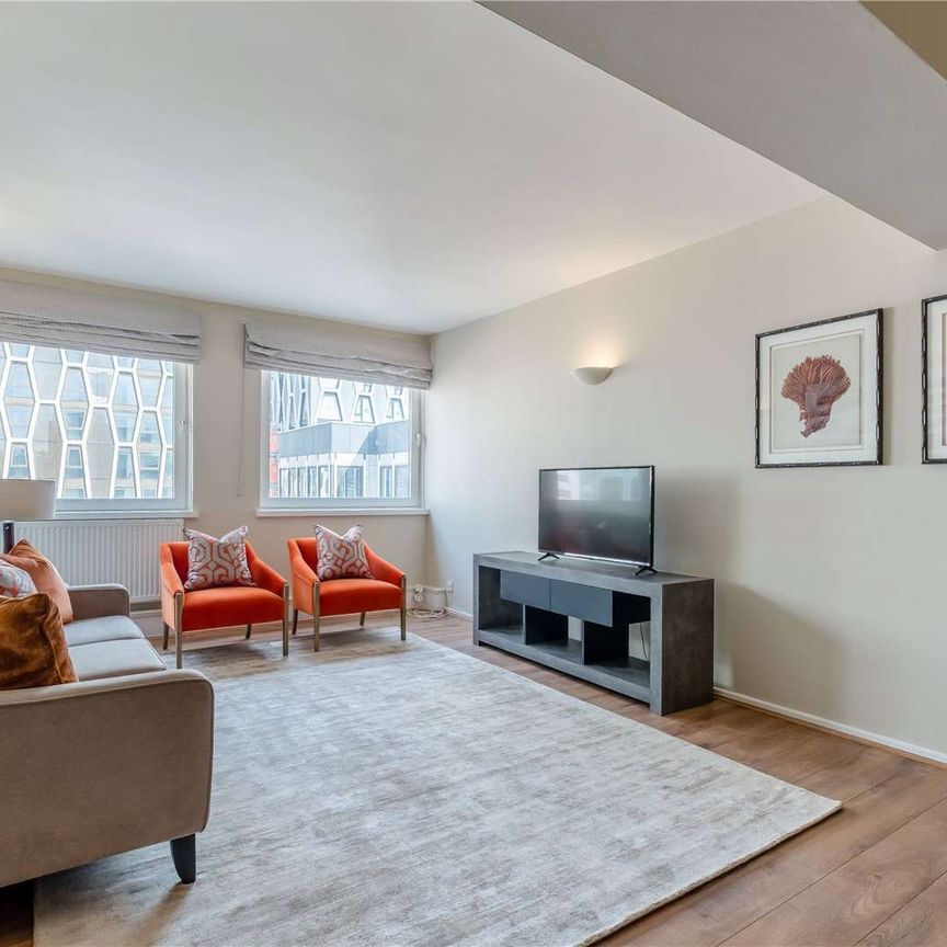 This large, bright and spacious two bedroom apartment is located in the heart of Victoria. - Photo 1