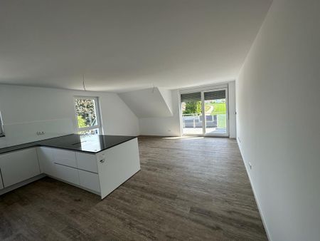 Moderne 4,5-Zimmer Dachgeschosswohnung mit Smart-Home und Einbauküche - Photo 3