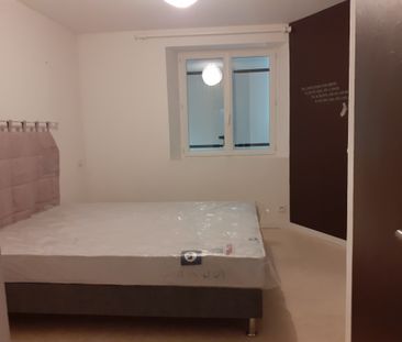 Location Maison 3 pièces 80m² SABLE SUR SARTHE 72300 - Photo 3