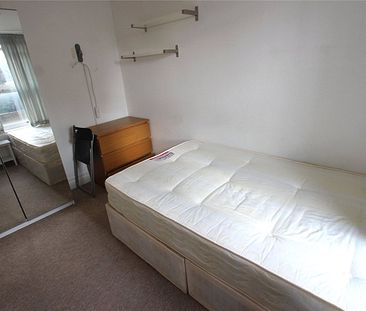 *EN-SUITE Double Room with PARKING SPACE* - Photo 1