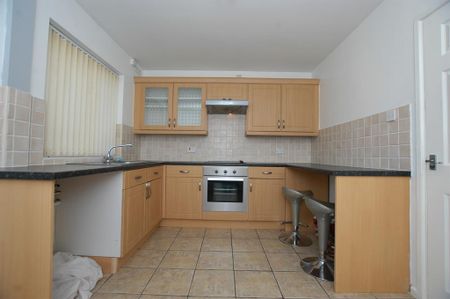 2 bedroom terraced house to rent - Photo 4