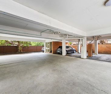 SPACIOUS ONE BEDROOM UNIT IN CONVENIENT LOCATION - Photo 1