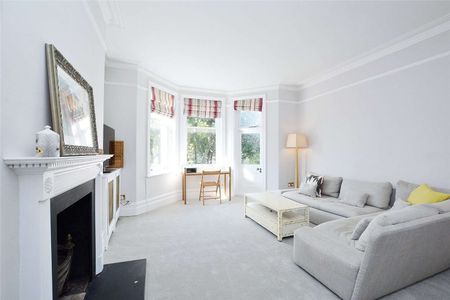 A beautifully presented two bedroom apartment to rent which has access to communal gardens. - Photo 3