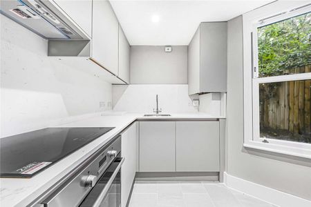 A brand newly refurbished two bedroom garden flat in Maida Vale. - Photo 2