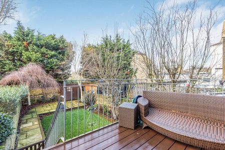 3 bedroom flat to rent - Photo 2